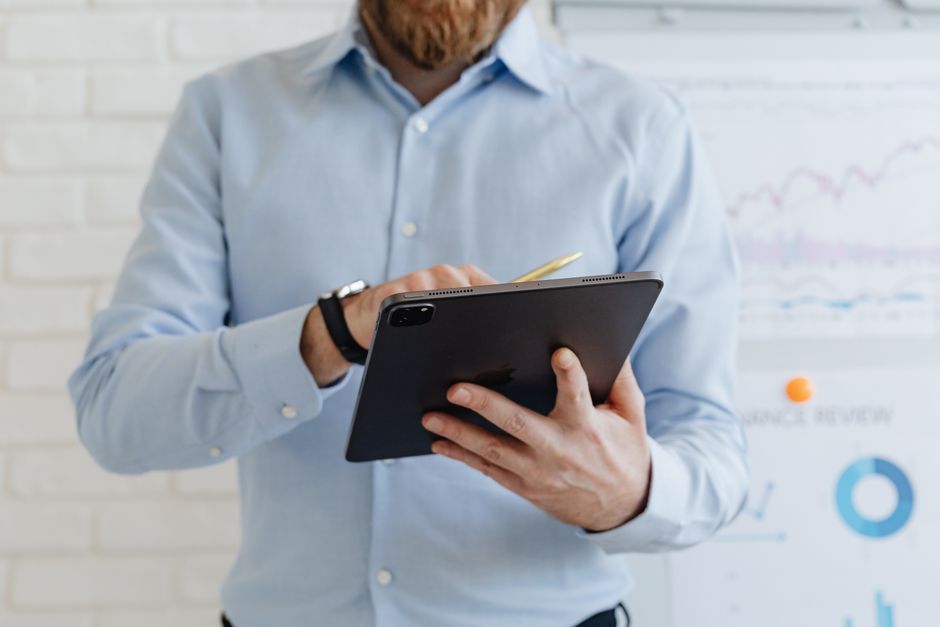 Directeur commercial : missions, compétences et salaire
